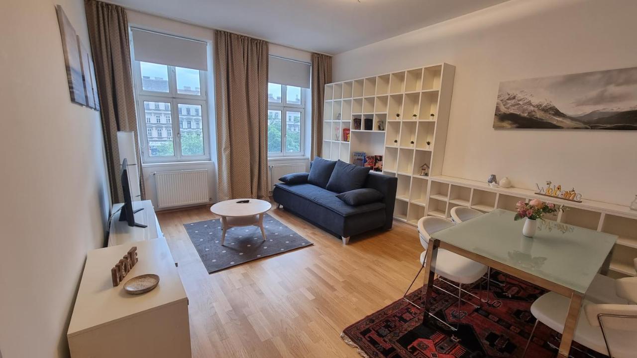 Sunny Apartment Next To Metro 1Br ウィーン エクステリア 写真