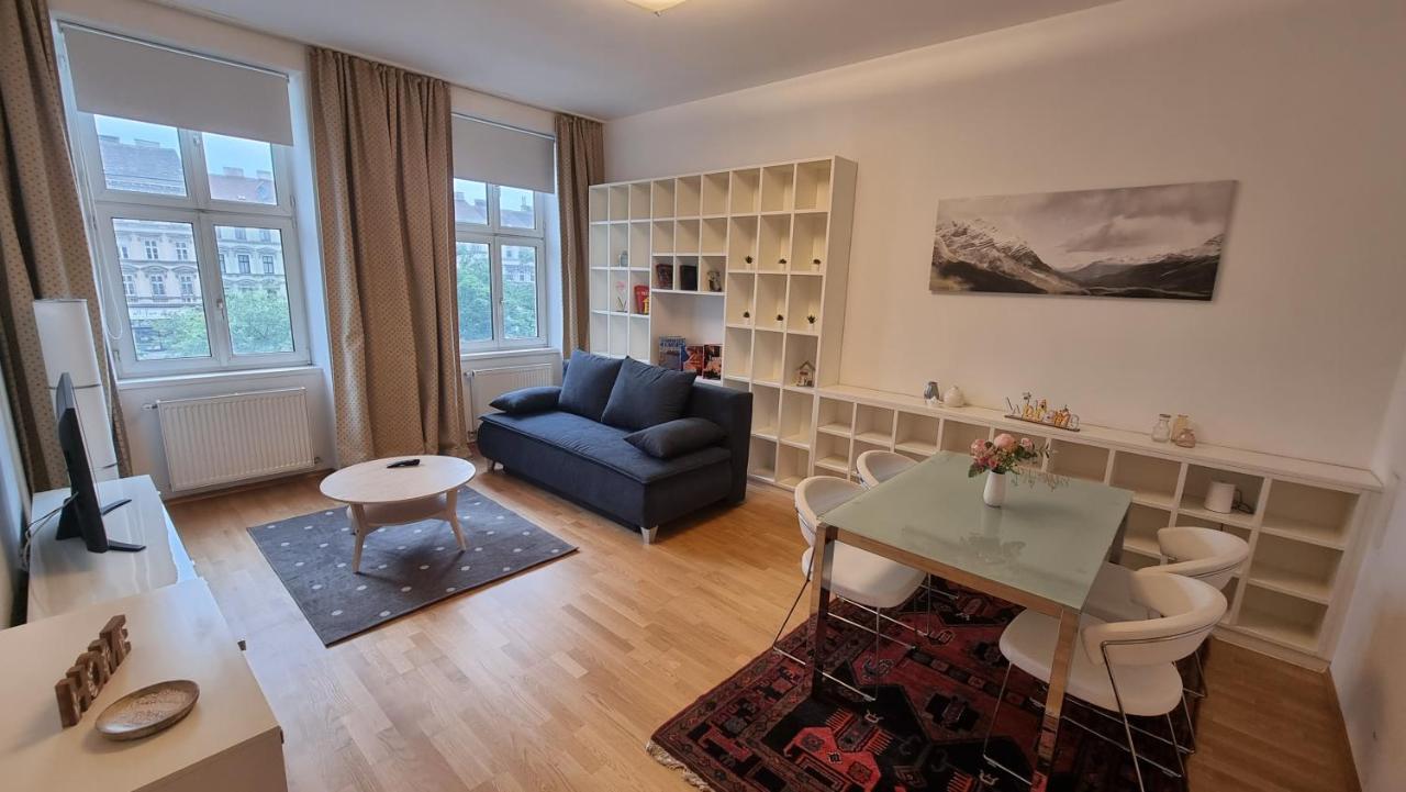 Sunny Apartment Next To Metro 1Br ウィーン エクステリア 写真
