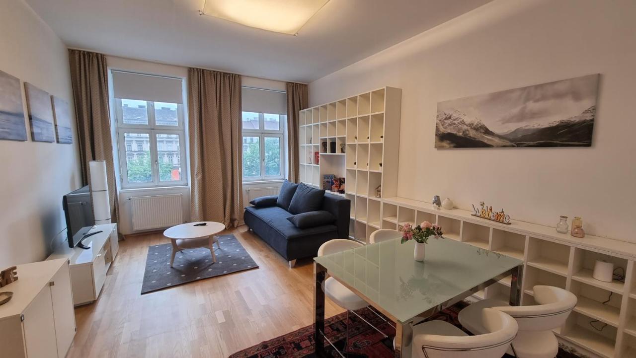 Sunny Apartment Next To Metro 1Br ウィーン エクステリア 写真